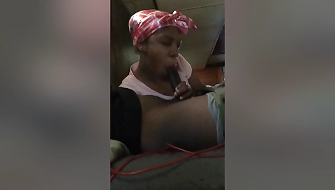 Ebony milf fucks deep throat in amateur porn video