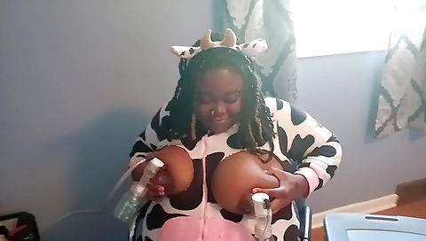 Ebony lady with a huge set of nipples fucks on webcam
