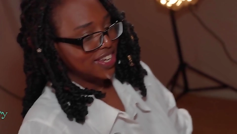 Amateur ebony gets big black cock in her mouth and deepthroat