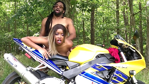 Amateur ebony teen gets her pussy penetrated by a huge dick