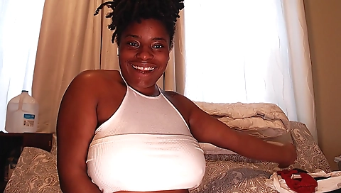 Ebony beauty shows off her big ass solo in the bedroom