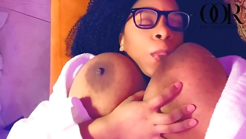 Ebony milf and brunette chick are doing it on webcam