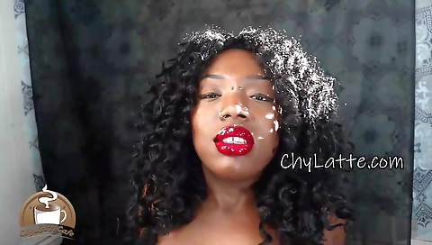 Chylattexxx is a blonde with a hot body and natural twat