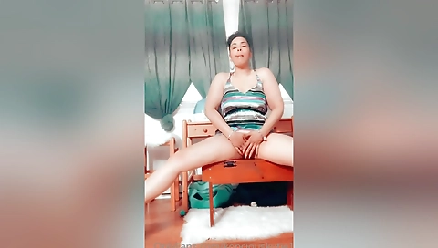 Ebony beauty with a nice body licking pussy in solo video