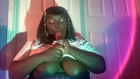 Ebony beauty with huge boobs masturbates on webcam