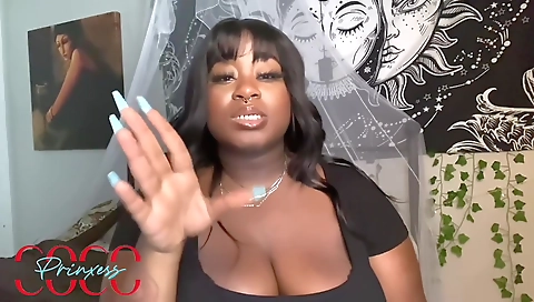 Ebony webcam amateur girl shows off her big tits and ass